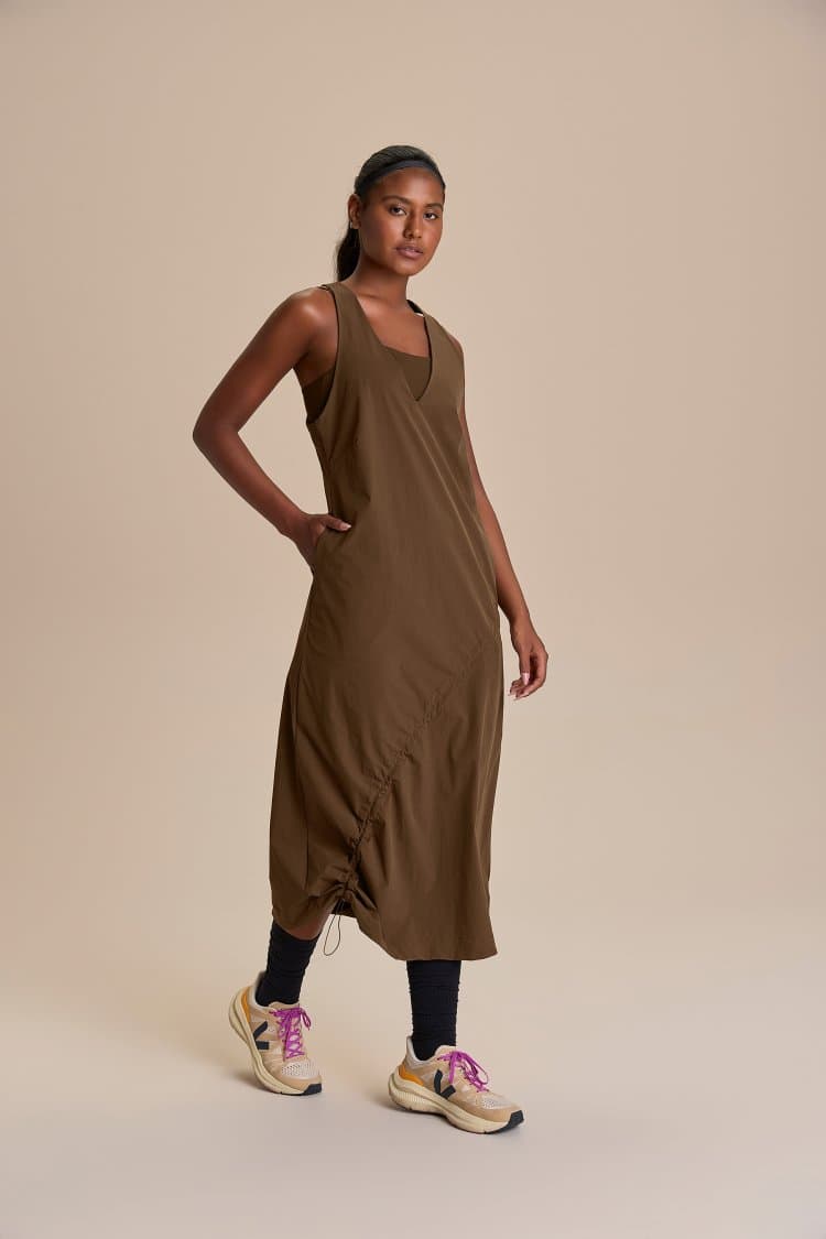 Vestido V Air Vast Nutmeg