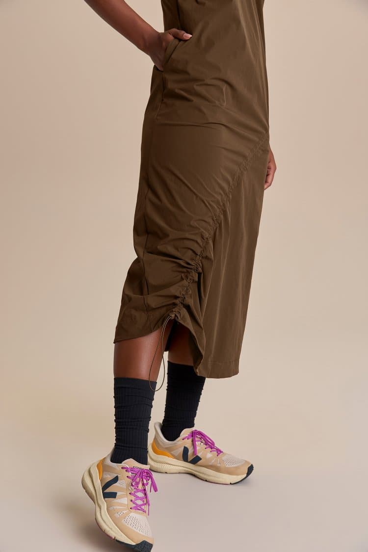 Vestido V Air Vast Nutmeg